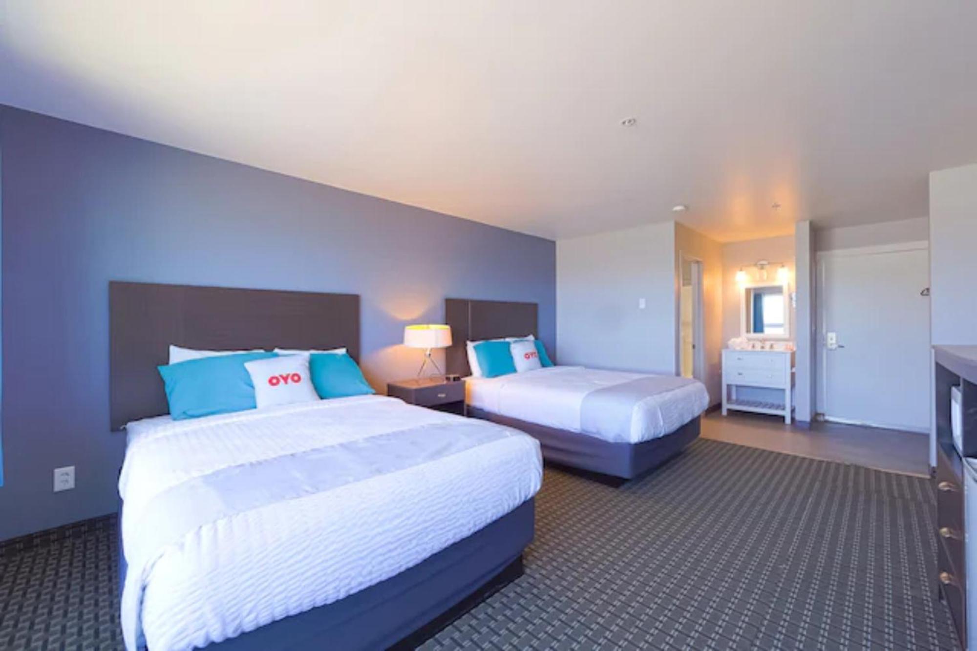 Oyo Waves Hotel Newport Or - Nye Beach Экстерьер фото