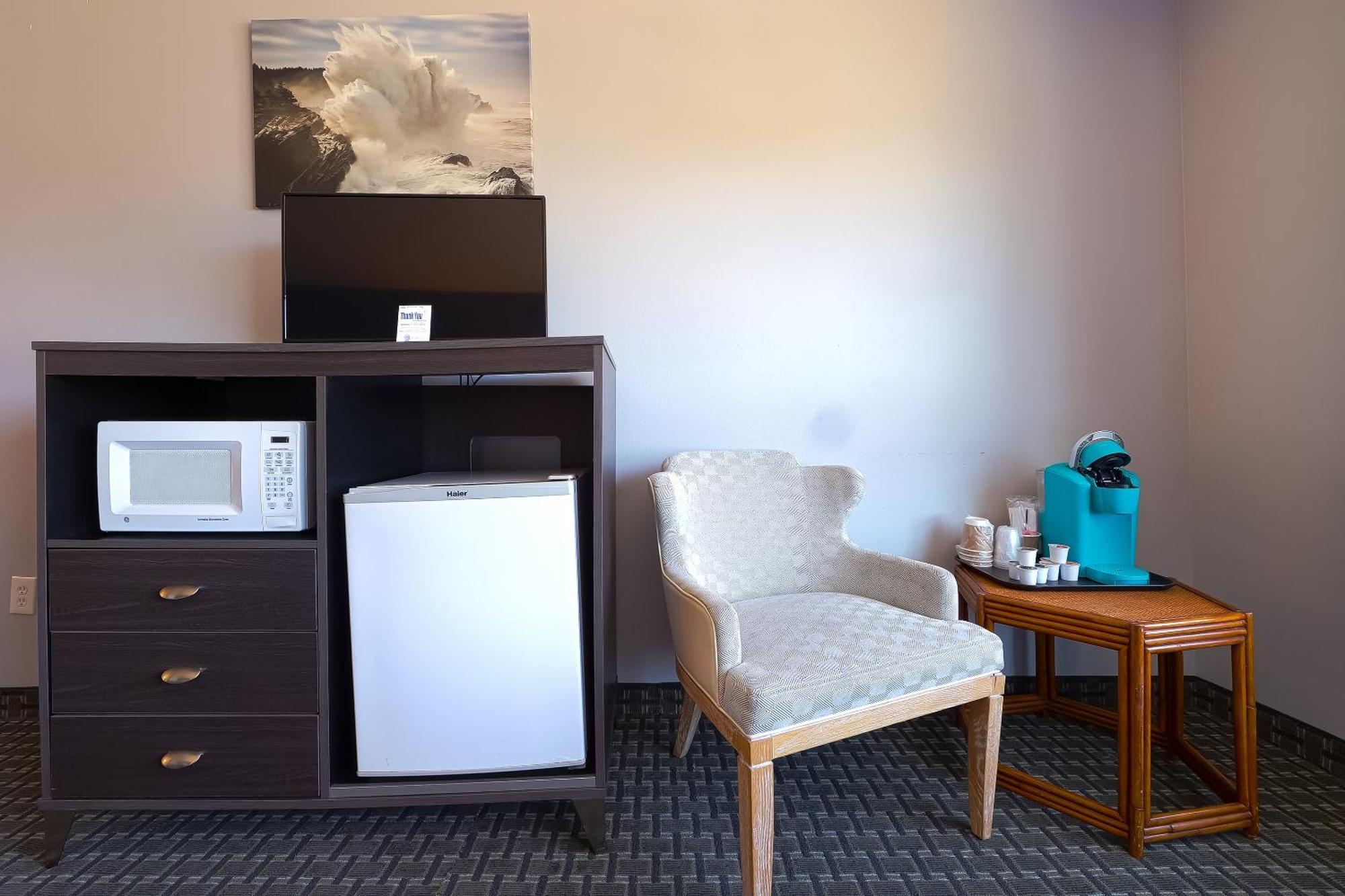 Oyo Waves Hotel Newport Or - Nye Beach Экстерьер фото
