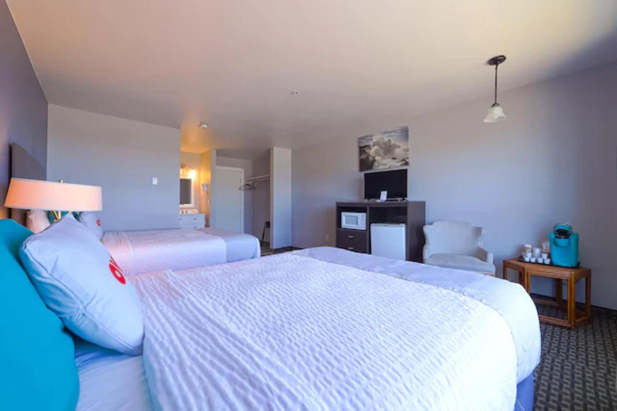 Oyo Waves Hotel Newport Or - Nye Beach Экстерьер фото