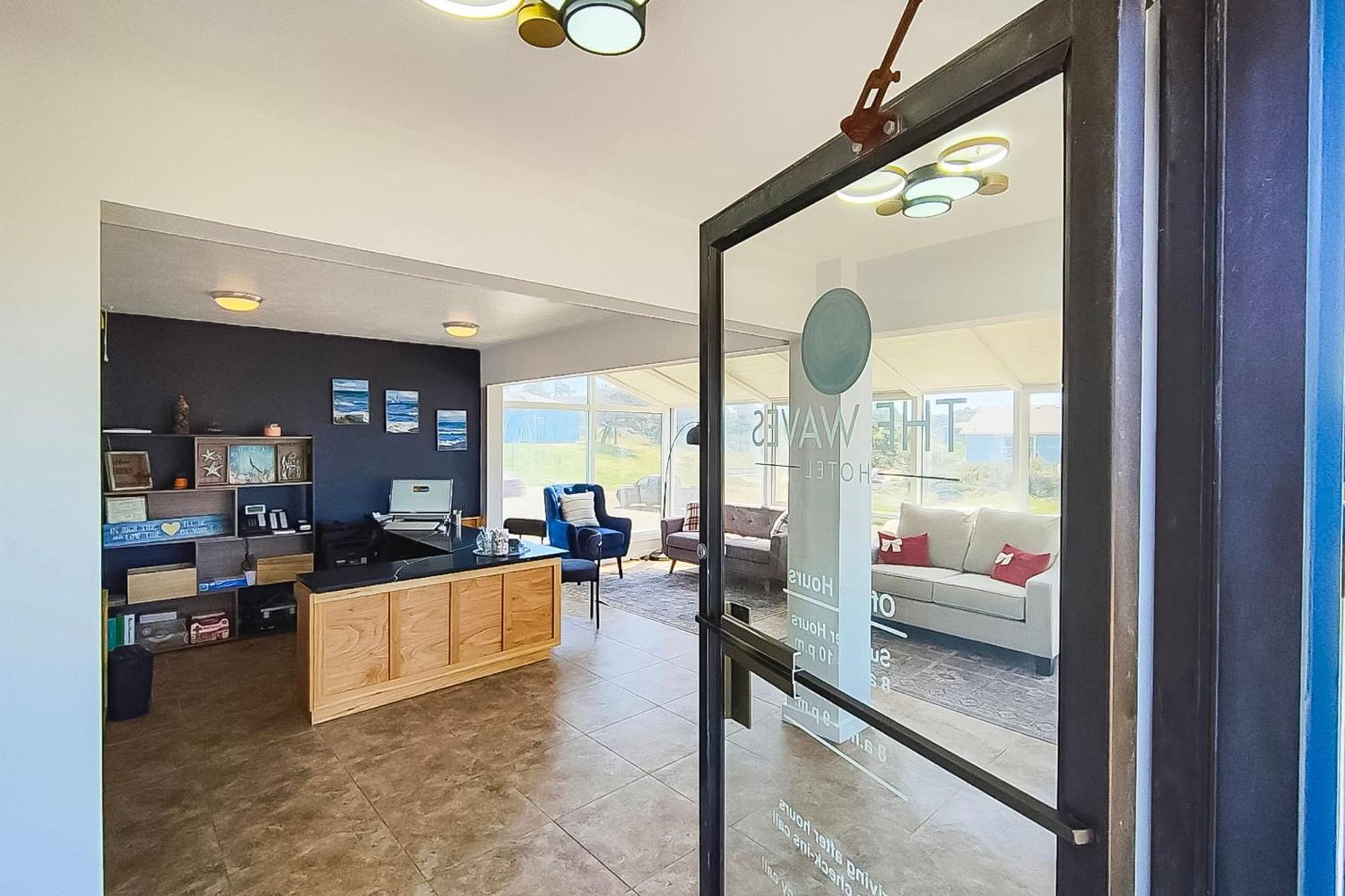 Oyo Waves Hotel Newport Or - Nye Beach Экстерьер фото