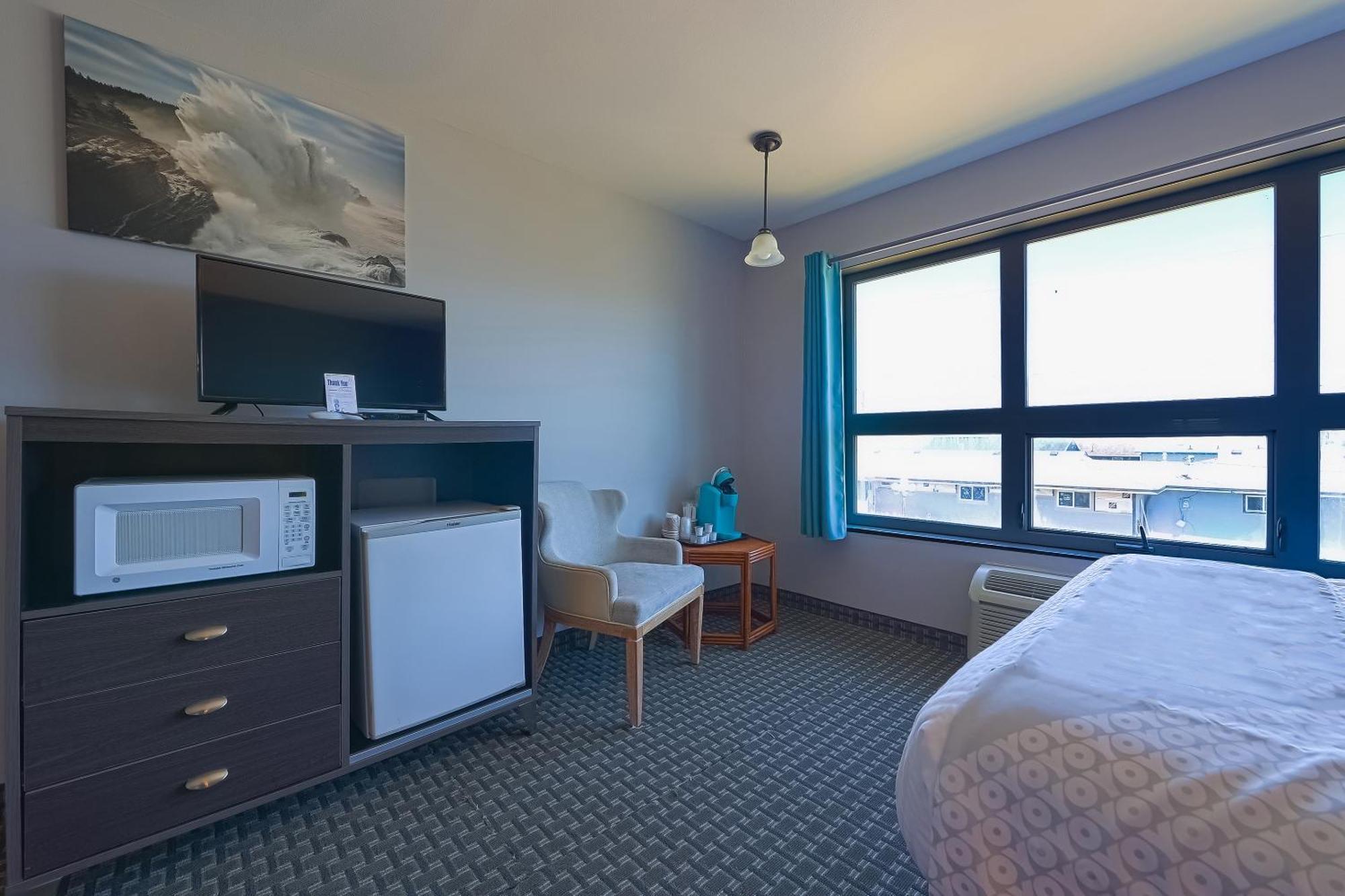 Oyo Waves Hotel Newport Or - Nye Beach Экстерьер фото