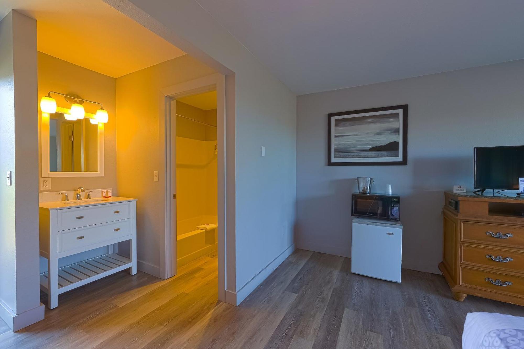 Oyo Waves Hotel Newport Or - Nye Beach Экстерьер фото