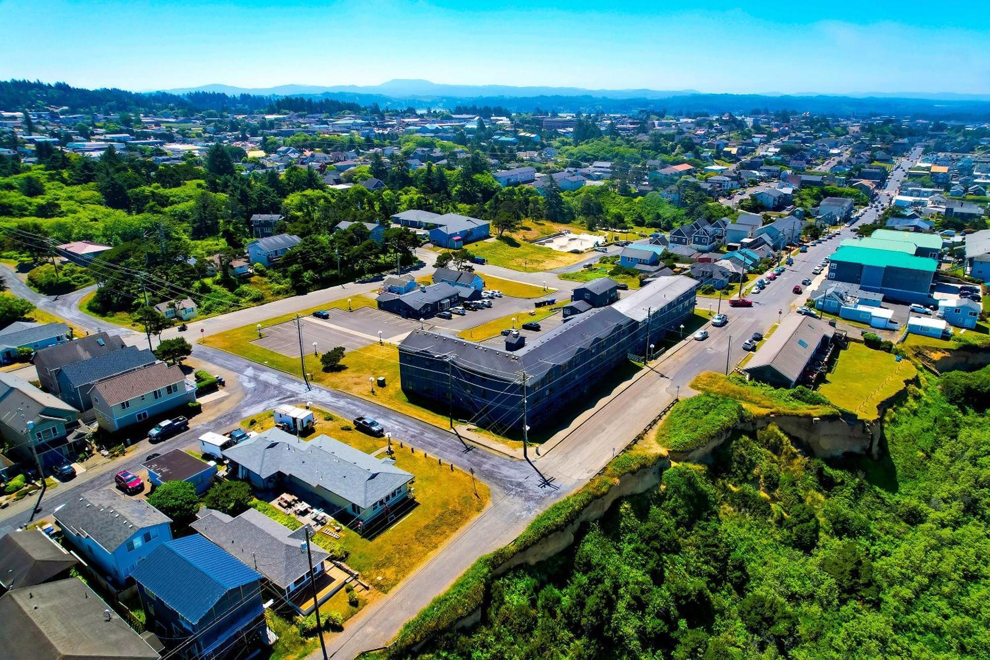 Oyo Waves Hotel Newport Or - Nye Beach Экстерьер фото